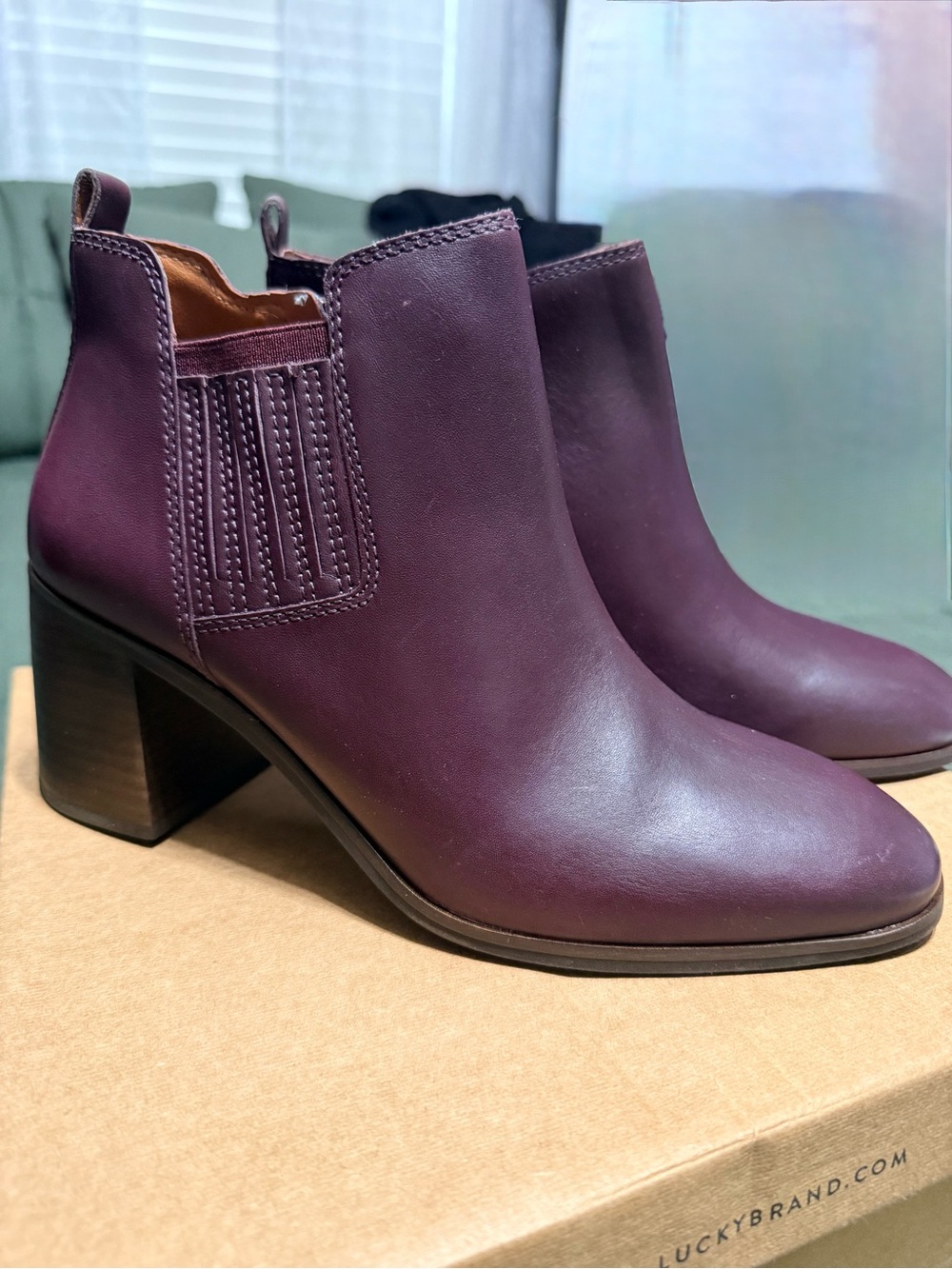 NIB Lucky Brand Plum Leather Chunky Heel Ankle Boots Sz 10